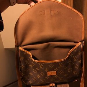 Authentic Louis Vuitton Samur 30 Messenger Bag